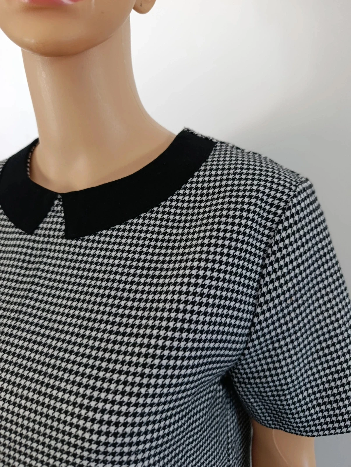 Kiabi women's T-shirt size 38 – black & white houndstooth pattern – chic contrast collar – photo 5